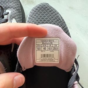 Brooks adrenaline running shoe: gray with purple/pink detail. Size 8.5.